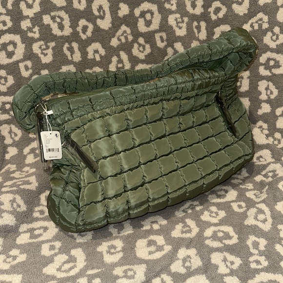 Free People FP Movement Quilted Carryall Bag in Washed Sage π New & Never Worn π - Picture 17 of 17
